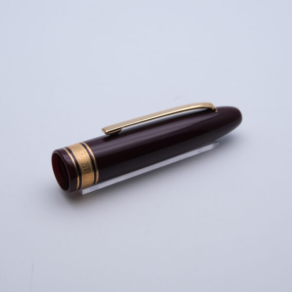 OM0107 - Omas - Ogiva Bordeaux - Collectible fountain pens & more -1-3