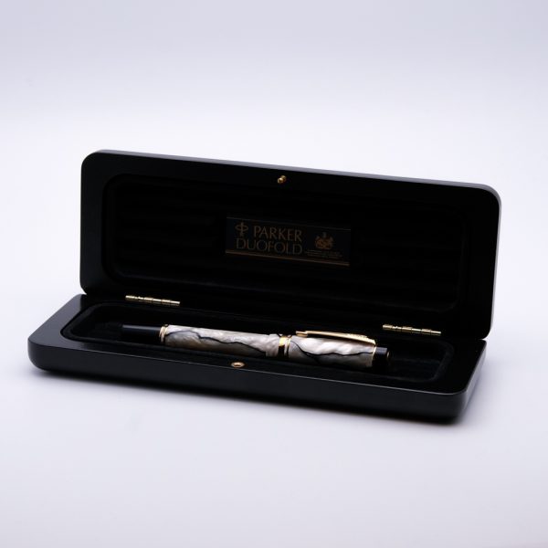 PK0036 - Parker - Duofold Black and Pearl International - Collectible pens & more