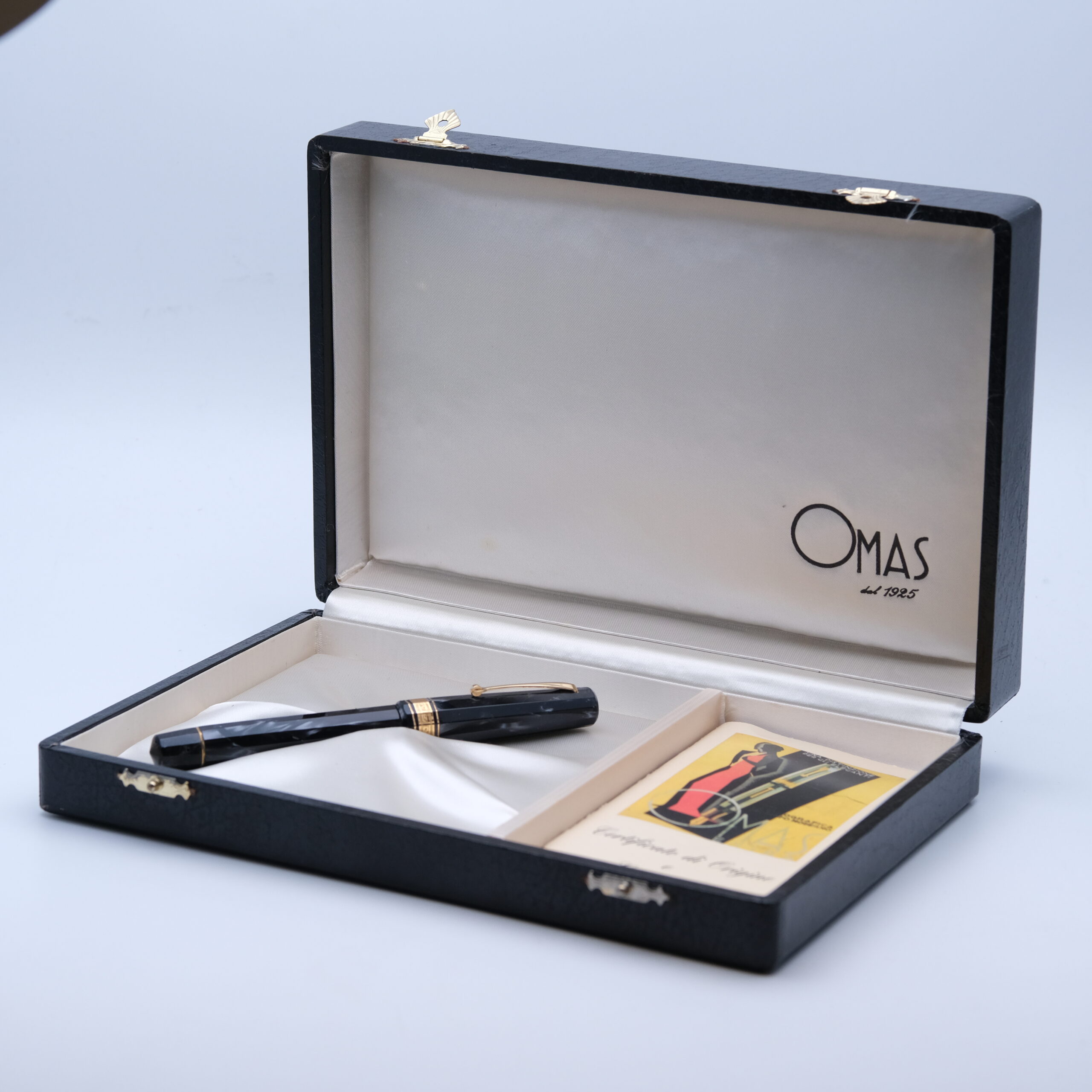 OM0083 - Omas - Extra Paragon Black Celluloid - Collectible fountain pens & more