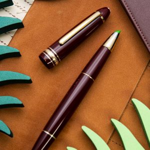 MB0242 - Montblanc - Highlighter burghundy - collectible pens & More