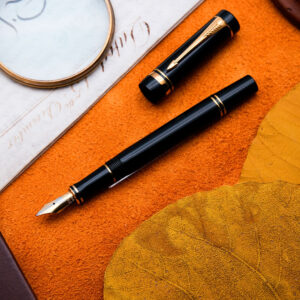 PK0070 - Parker - Duofold International black - Collectible fountain pens & more -1